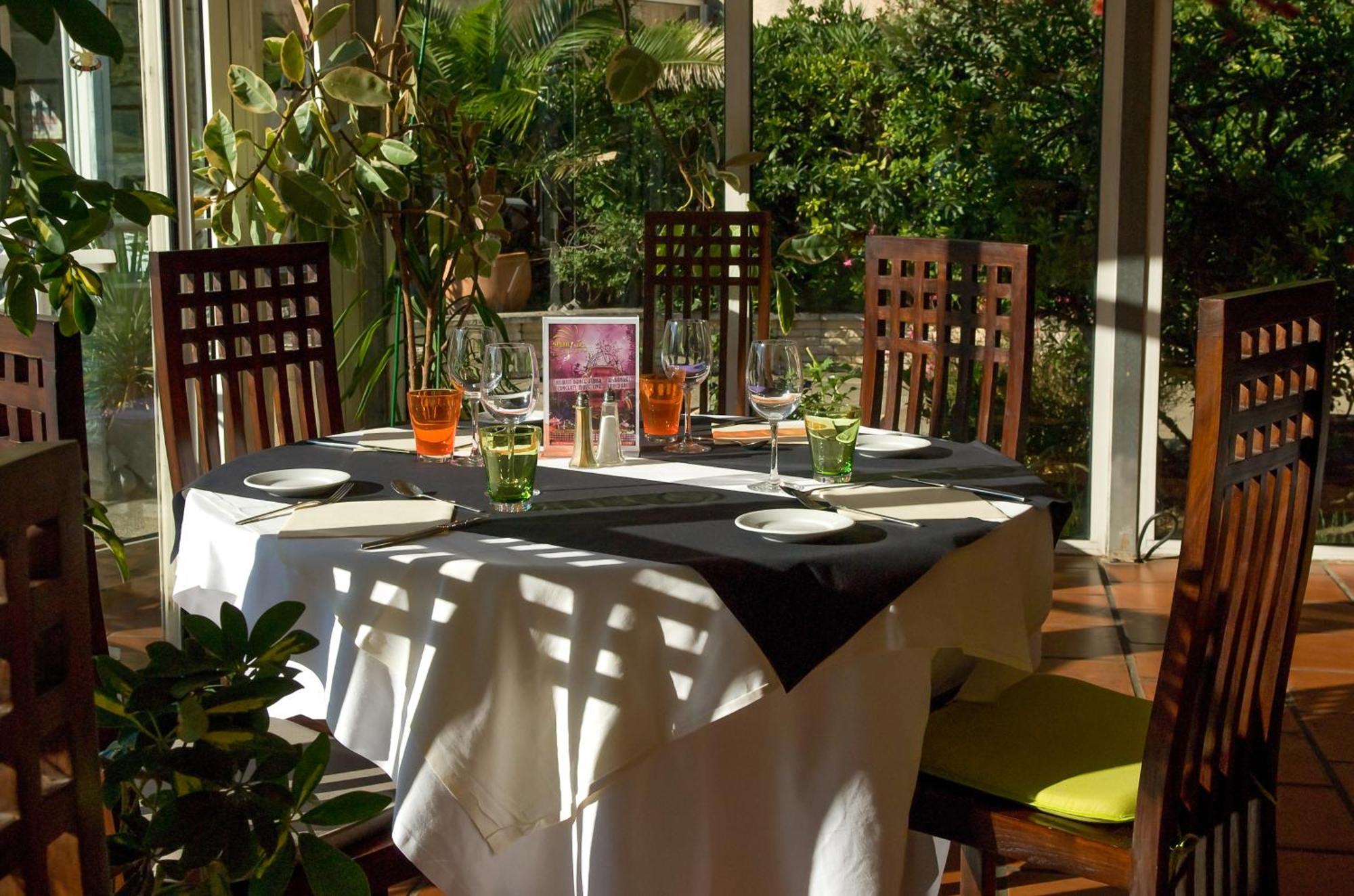 גרואיסאן Hotel Le Phoebus Garden & Spa מראה חיצוני תמונה